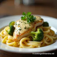 Filets de Poulet et Brocoli Gratin&eacute;s &agrave; la Sauce au Fromage Facile