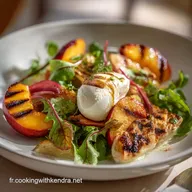 Salade de P&ecirc;ches Grill&eacute;es Burrata et Poulet Grill&eacute; L&eacute;quilibre parfait