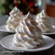Sapins de Nol en Meringue Recette : Meringue Facile de No&euml;l