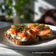 Toast Rapide au Saumon et Cream Cheese aux Herbes Complet